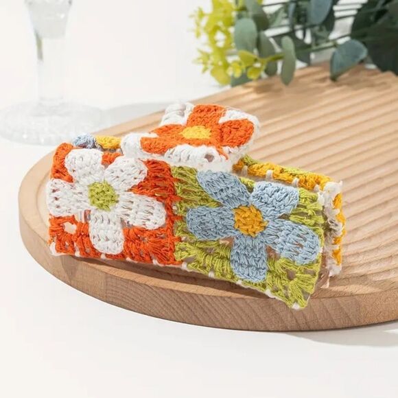 Crochet Floral Hair Claw Clip - Picture 1 of 3